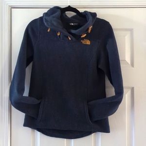 The North face pull over